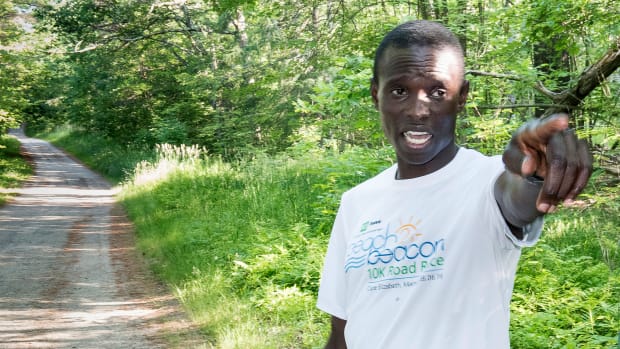 kenyan-marathon-runner-bears.jpeg